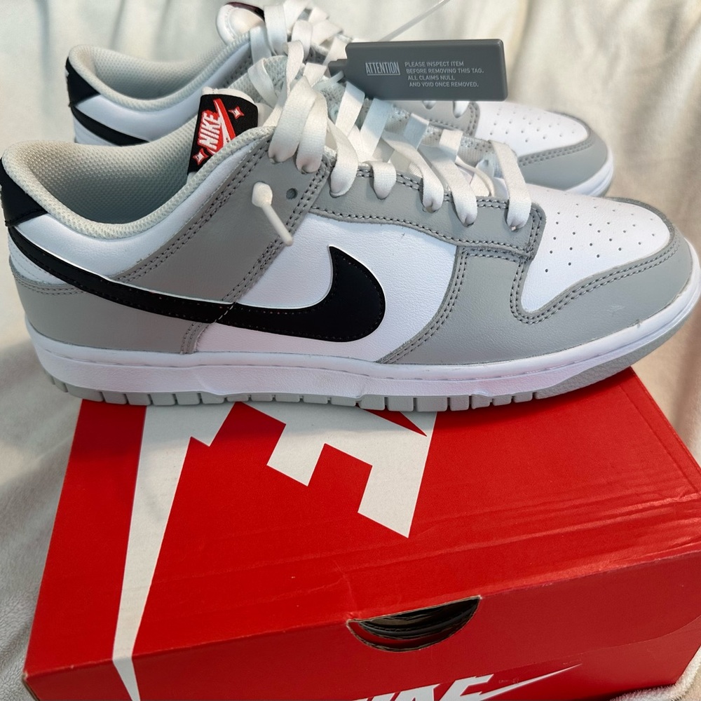 NIKE Dunk Low SE Lottery Pack size 9.5 in grey fog/black/crimson